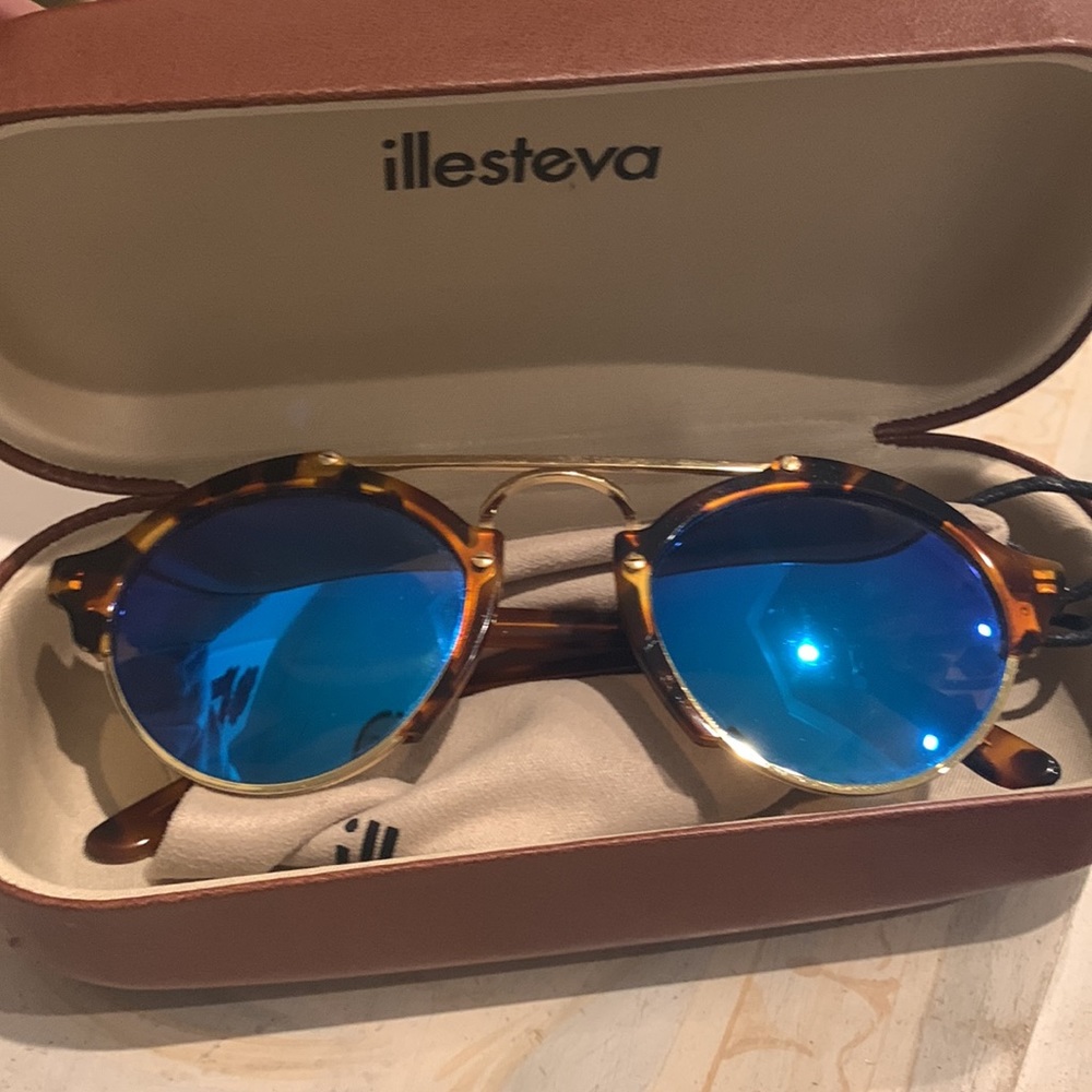 Illesteva Sunglasses worn several times - PERFECT CONDITION - Picture 3 of 3